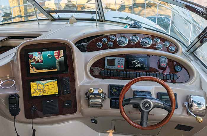 ZaGaSaRha 11 a Sea Ray Sundancer 380 after renovation