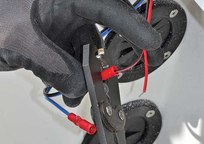 Connecting positive and negative leads